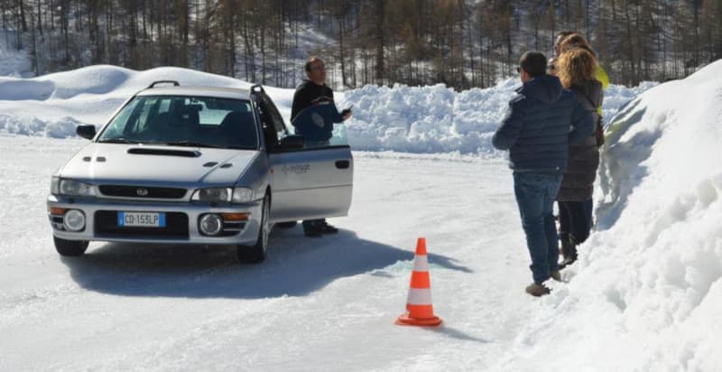 Corso guida sicura su ghiaccio e neve