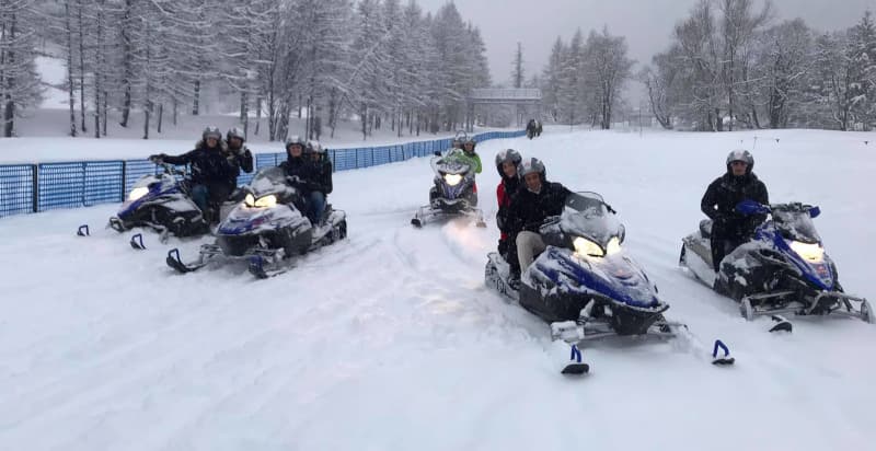 Escursione in motoslitta con aperitivo nel bosco