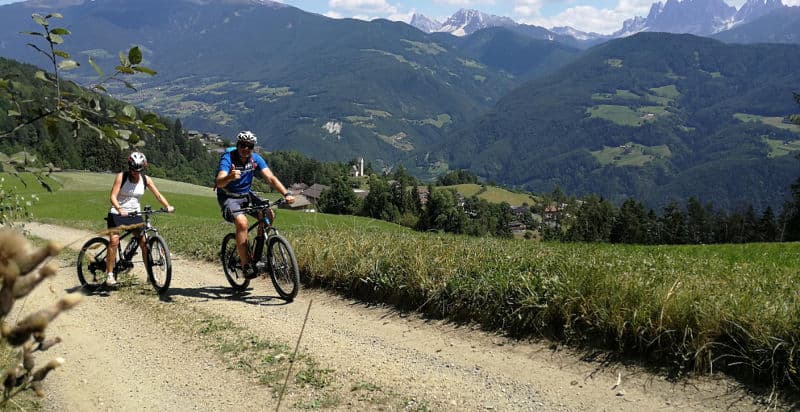 Escursione in mountain bike con degustazione vini