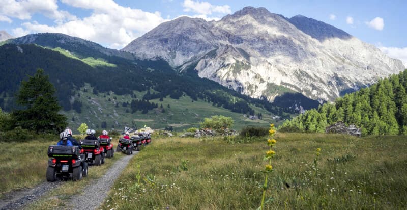 Escursione in quad con aperitivo all'aperto