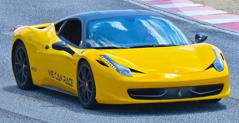 Guidare una Ferrari in pista