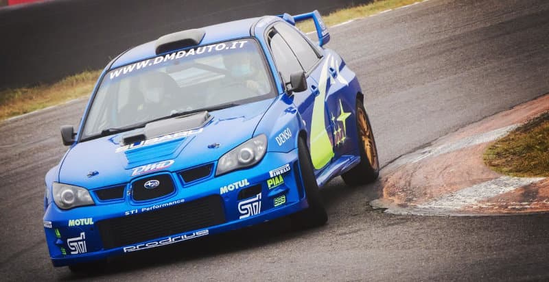 Guidare una Subaru Impreza in pista