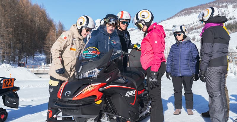 Tour guidato in motoslitta