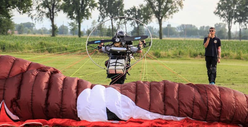 Volo biposto in paramotore